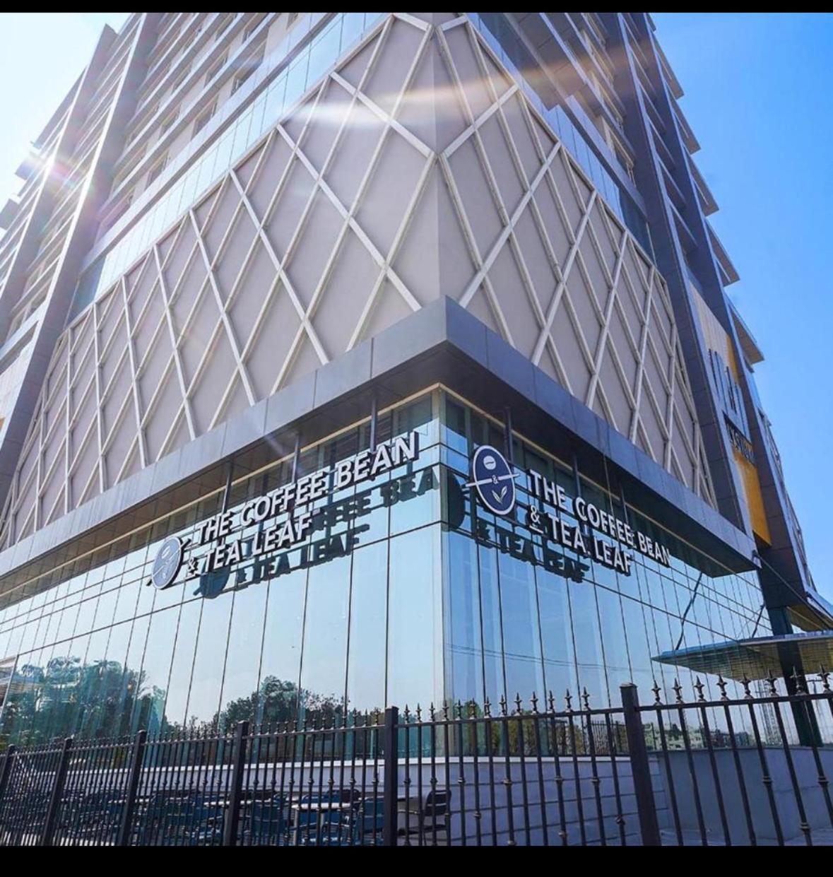 High Rise Presidential Suite In Elysium Opp Centaurus Islamabad Exterior foto